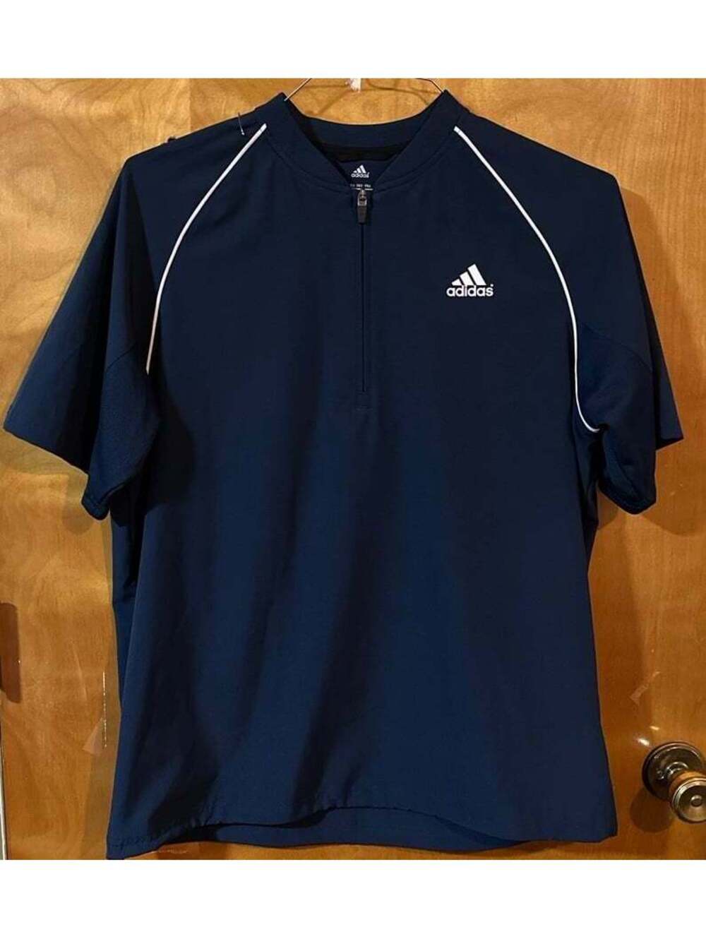 Adidas windbreaker tee size xlarge